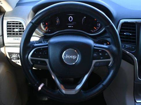 Used 2020 Jeep Grand Cherokee Laredo image 14