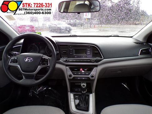 Used 2017 Hyundai Elantra SE image 19