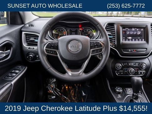 Used 2019 Jeep Cherokee Latitude Plus AWD/4WD image 51