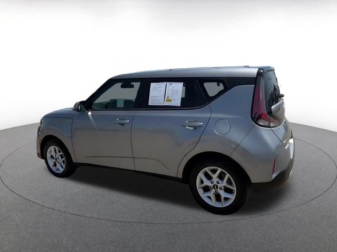Used 2025 Kia Soul LX w/ LX Technology Package FWD image 10