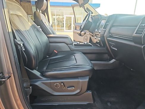 Used 2018 Ford Expedition Limited image 27