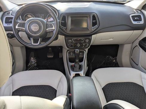 Used 2019 Jeep Compass Latitude FWD image 15