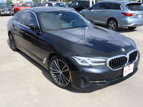 Used 2022 BMW 530i w/ Convenience Package RWD image 2