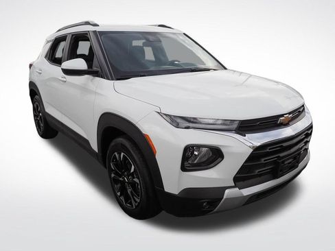 Used 2023 Chevrolet TrailBlazer LT w/ Convenience Package FWD image 3