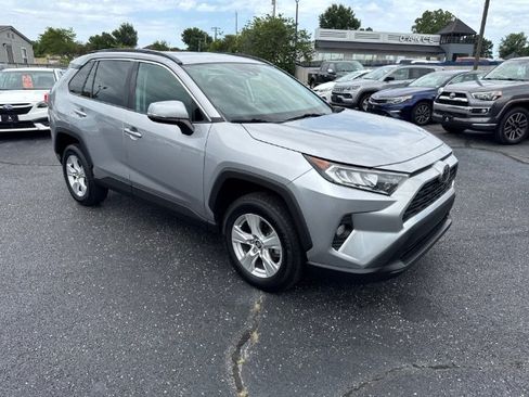 Used 2020 Toyota RAV4 XLE FWD image 9