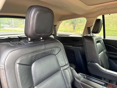 Used 2022 Lincoln Aviator Grand Touring w/ Equipment Group 301A AWD/4WD image 27