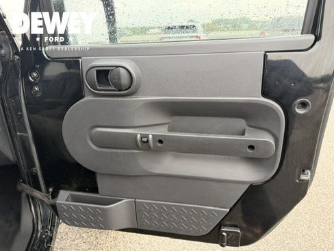 Used 2010 Jeep Wrangler Unlimited Sport AWD/4WD image 23