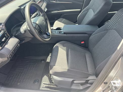 New 2026 Toyota Camry Hybrid FWD image 9