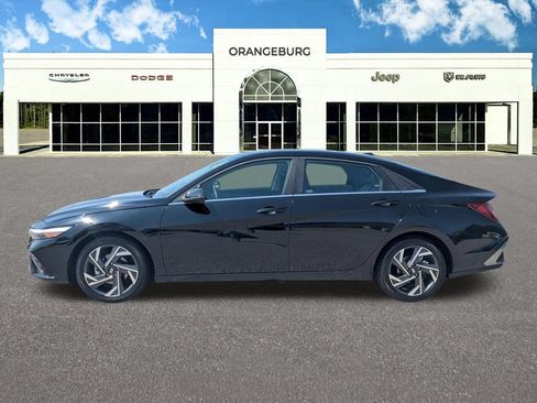 Used 2025 Hyundai Elantra Limited FWD image 5