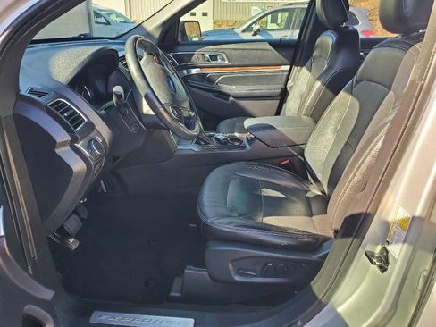 Used 2019 Ford Explorer Limited w/ Class III Trailer Tow Package image 10