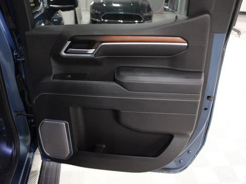 Used 2025 GMC Sierra 1500 Denali w/ Denali Reserve Package AWD/4WD image 30