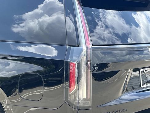 Used 2022 Cadillac Escalade Sport Platinum w/ LPO, ONYX Package AWD/4WD image 10
