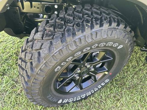 New 2025 Jeep Gladiator Sport AWD/4WD image 17