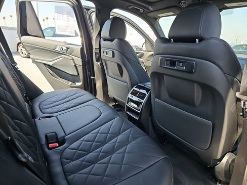 Used 2023 BMW X5 xDrive40i w/ Premium Package image 11