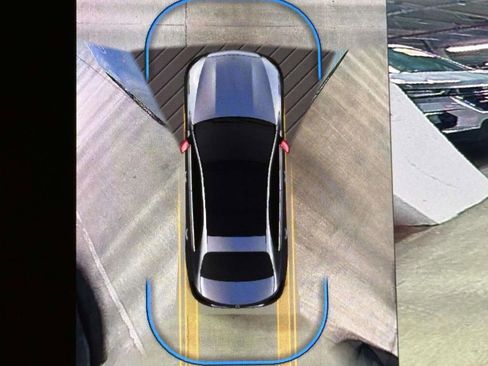 Used 2022 Mercedes-Benz C 300 4MATIC Sedan w/ Pinnacle Trim Package image 24