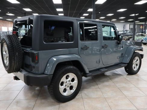 Used 2015 Jeep Wrangler Unlimited Sahara w/ Connectivity Group AWD/4WD image 5