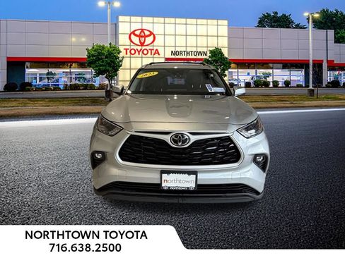 Used 2023 Toyota Highlander XLE image 5