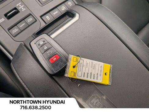 Used 2022 Toyota Highlander XLE image 21