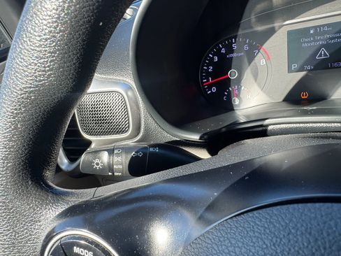 Used 2020 Kia Soul LX FWD image 13