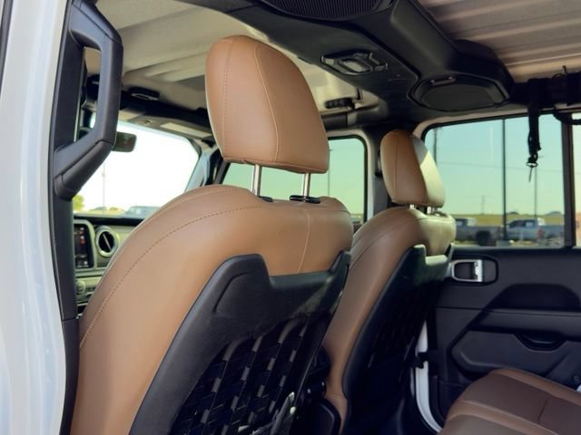Used 2023 Jeep Gladiator Rubicon w/ LED Lighting Group AWD/4WD image 19