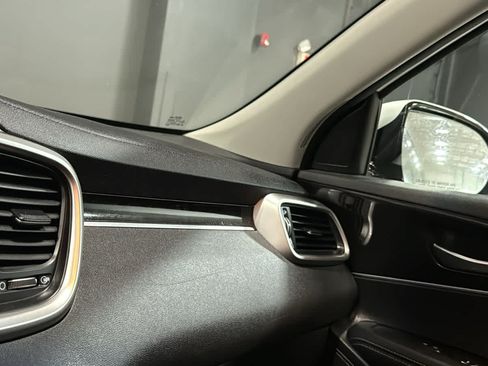 Used 2018 Kia Sorento AWD image 18