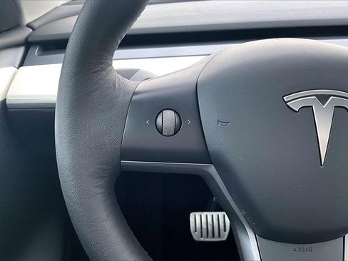 Used 2022 Tesla Model Y Performance image 18