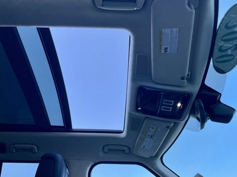 Used 2020 Land Rover Range Rover HSE image 17