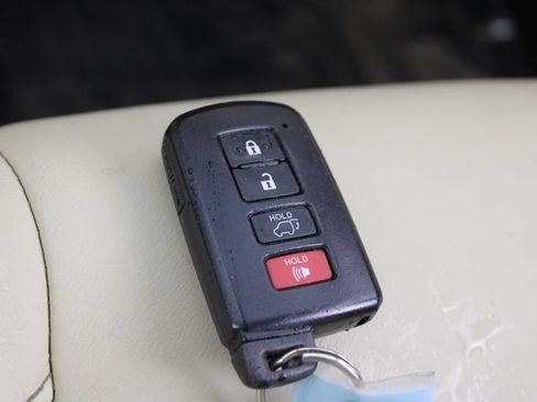 Used 2017 Toyota Highlander XLE FWD image 32
