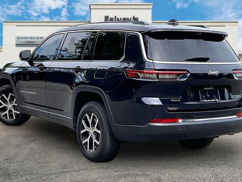 Used 2023 Jeep Grand Cherokee L Limited w/ Luxury Tech Group II AWD/4WD image 12