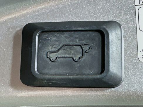 Used 2016 Toyota RAV4 Limited image 31