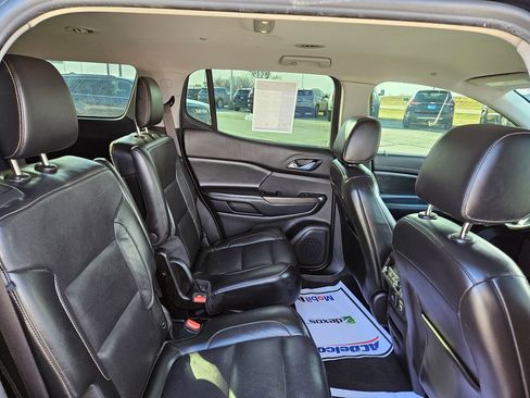 Used 2019 GMC Acadia SLT image 32