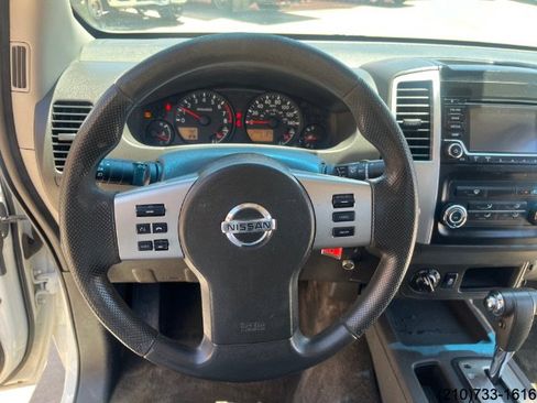 Used 2018 Nissan Frontier SV image 19