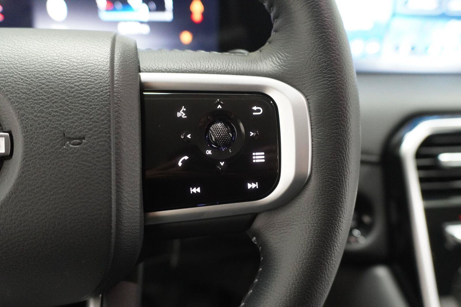 Used 2025 Nissan Armada SV RWD image 16