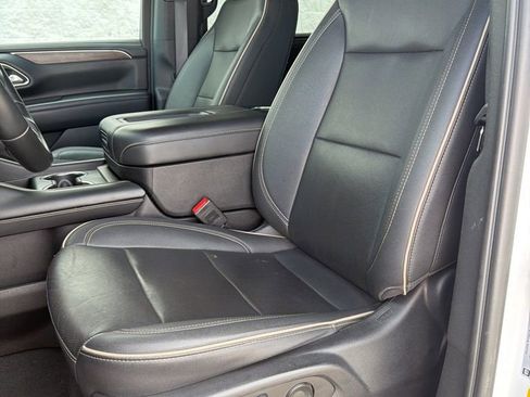 Used 2023 Chevrolet Suburban Premier AWD/4WD image 8