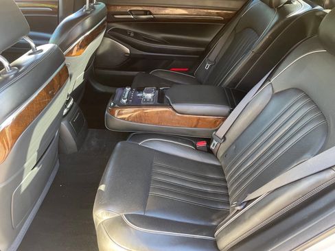 Used 2017 Genesis G90 3.3T Premium image 20