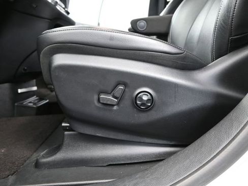 Used 2022 Chrysler Pacifica Touring-L w/ Uconnect Theater Family Group image 25