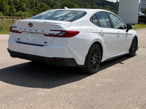 Used 2025 Toyota Camry SE w/ Convenience Package FWD image 5