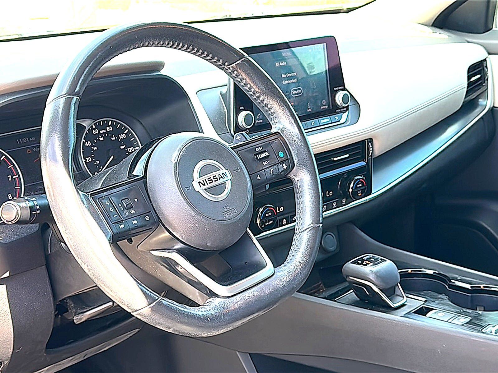 Used 2021 Nissan Rogue SV w/ Premium Package FWD image 5