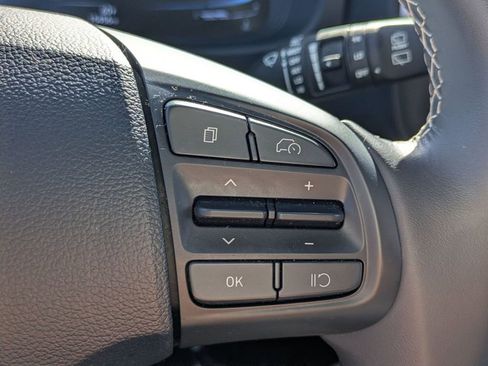 Certified 2025 Hyundai Venue Limited FWD image 18