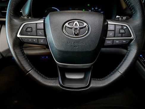 Used 2023 Toyota Sienna XLE image 31