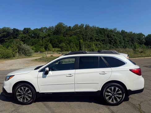Used 2016 Subaru Outback 2.5i Limited AWD/4WD image 2