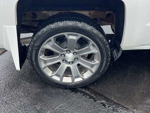 Used 2018 Chevrolet Silverado 1500 High Country AWD/4WD image 32