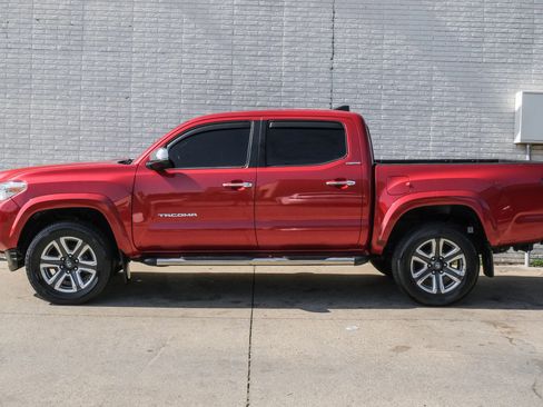 Used 2016 Toyota Tacoma Limited w/ Towing Package RWD image 11