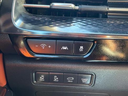 Used 2022 Kia Carnival SX Prestige image 16