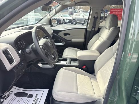 Used 2025 Nissan Frontier SV w/ SV Convenience Package image 10