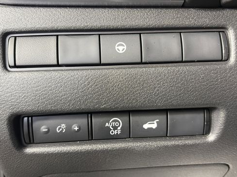 Used 2025 Nissan Rogue SV image 30