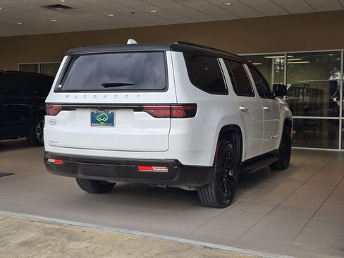Used 2023 Jeep Wagoneer 4WD image 7
