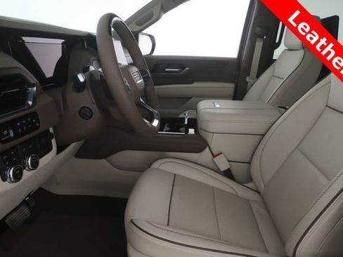 Used 2026 GMC Yukon Denali w/ Denali Reserve Package AWD/4WD image 17