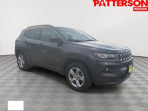 Used 2024 Jeep Compass Latitude AWD/4WD image 1