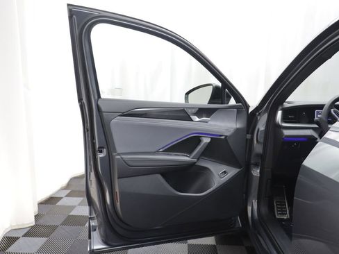 Certified 2025 Volkswagen Tiguan SE R-Line AWD/4WD image 4